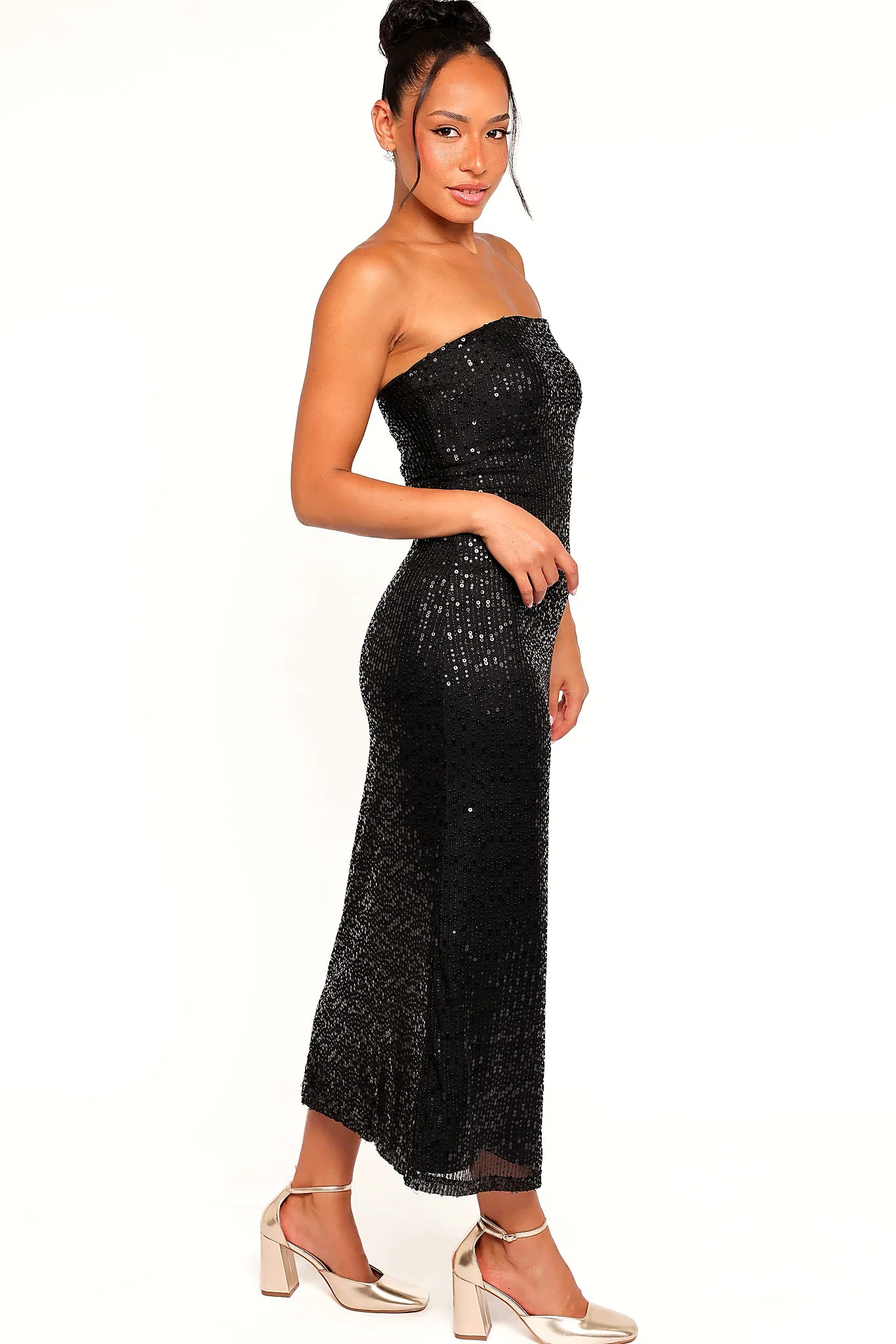 Close bodycon fit of the black sequin maxi