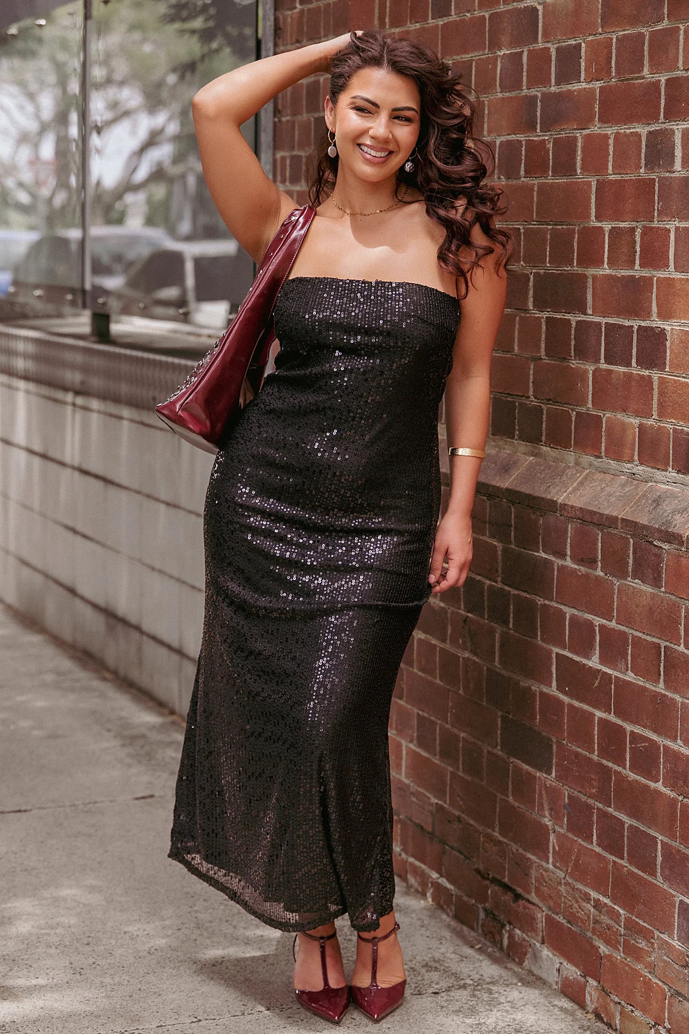 Straight elasticised neckline across the bodice