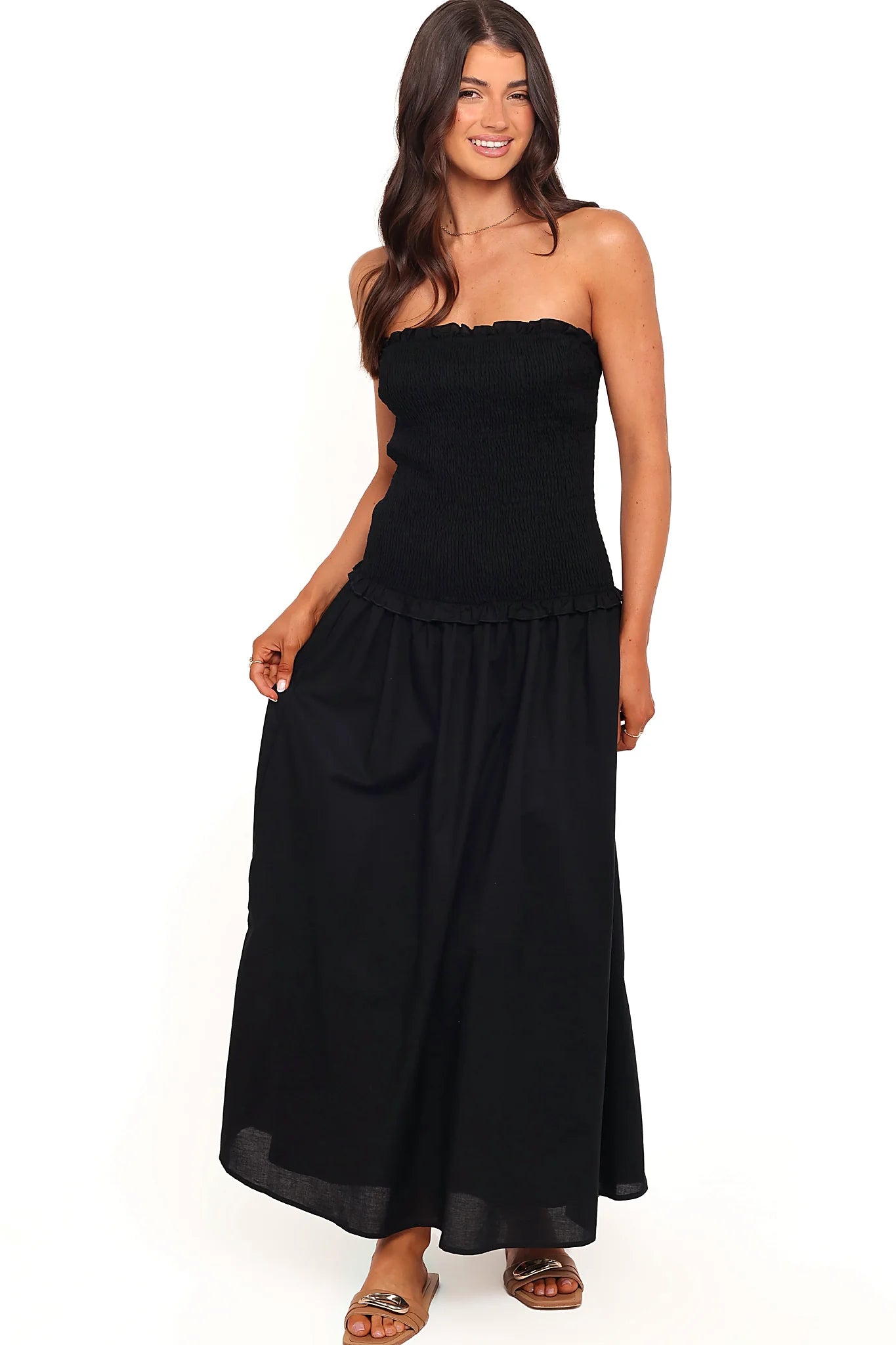 Straight neckline across the strapless bodice