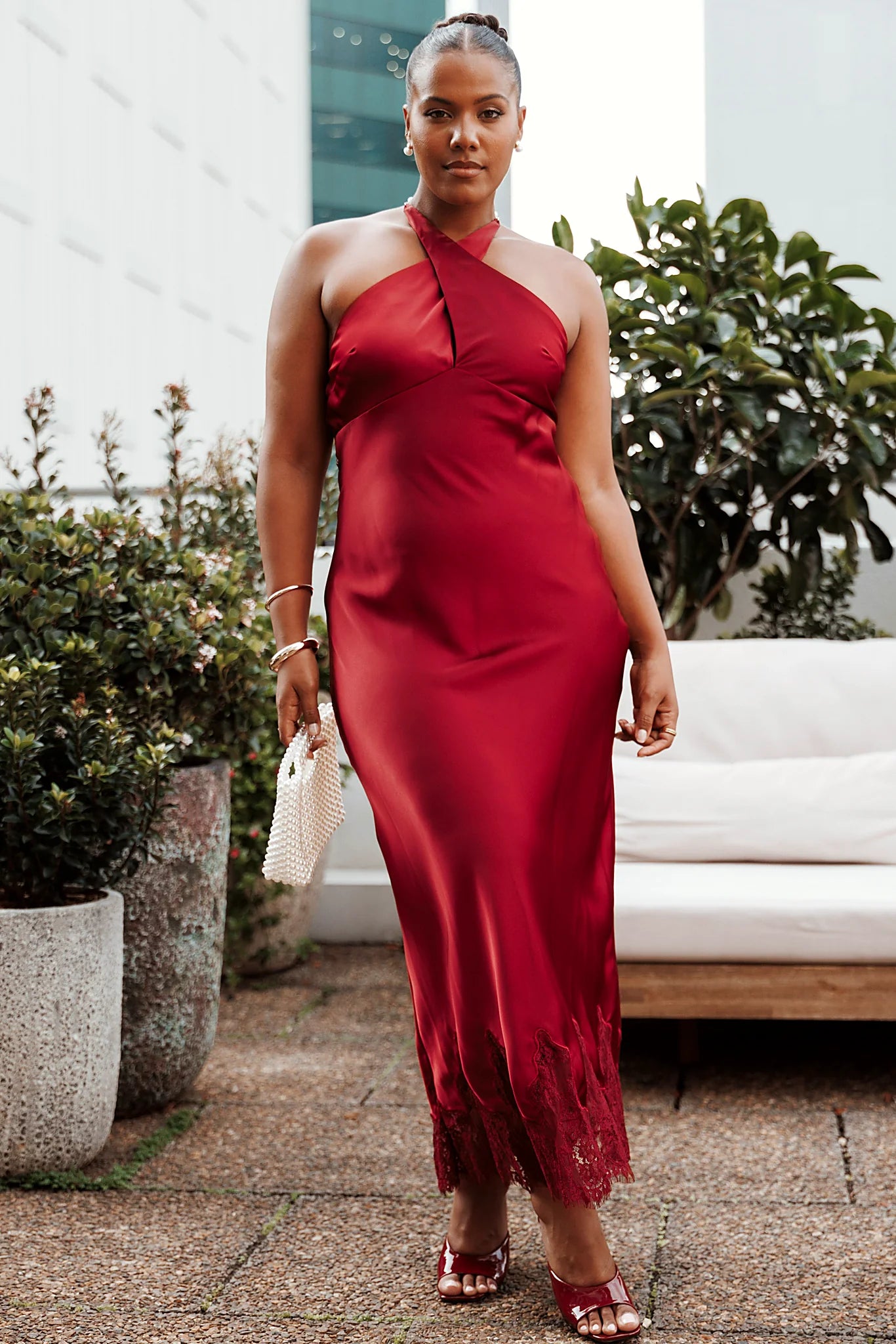 Crossover halterneck at the front of the dress