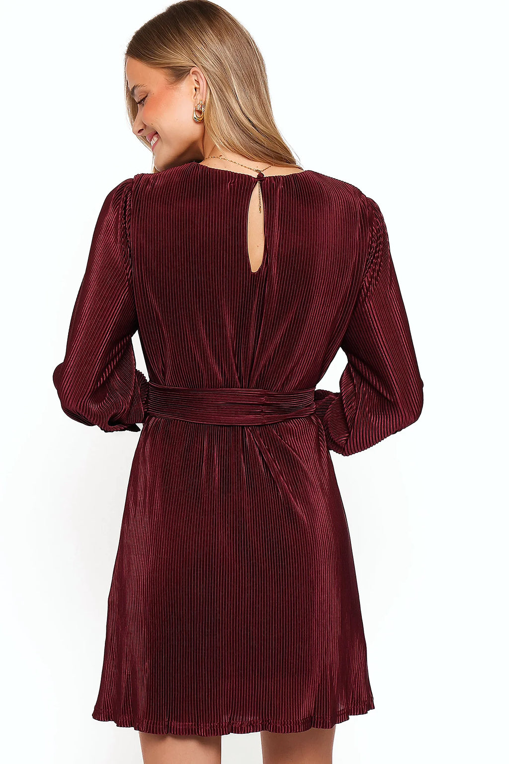Detachable waist tie through the belt loops