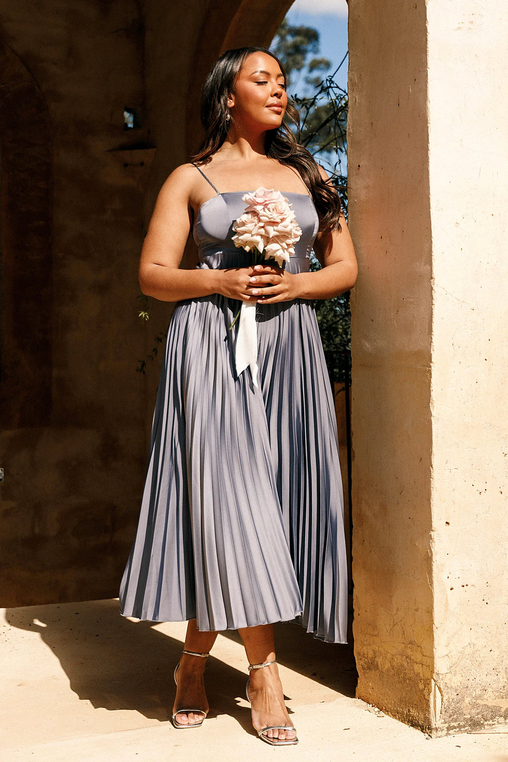 Pleated skirt falling from the waist, steel gray maxi