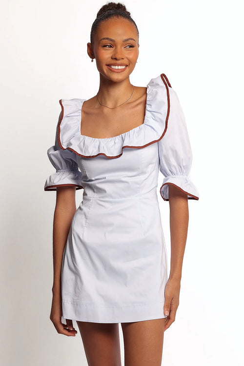 Square neckline with brown contrast trim
