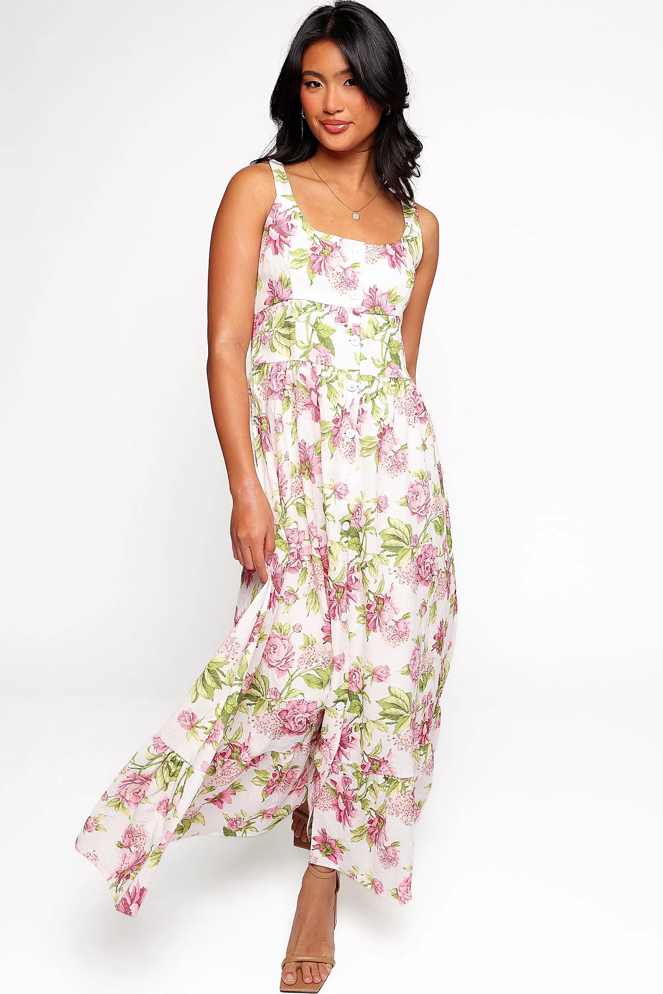 Square neckline held by wide adjustable straps