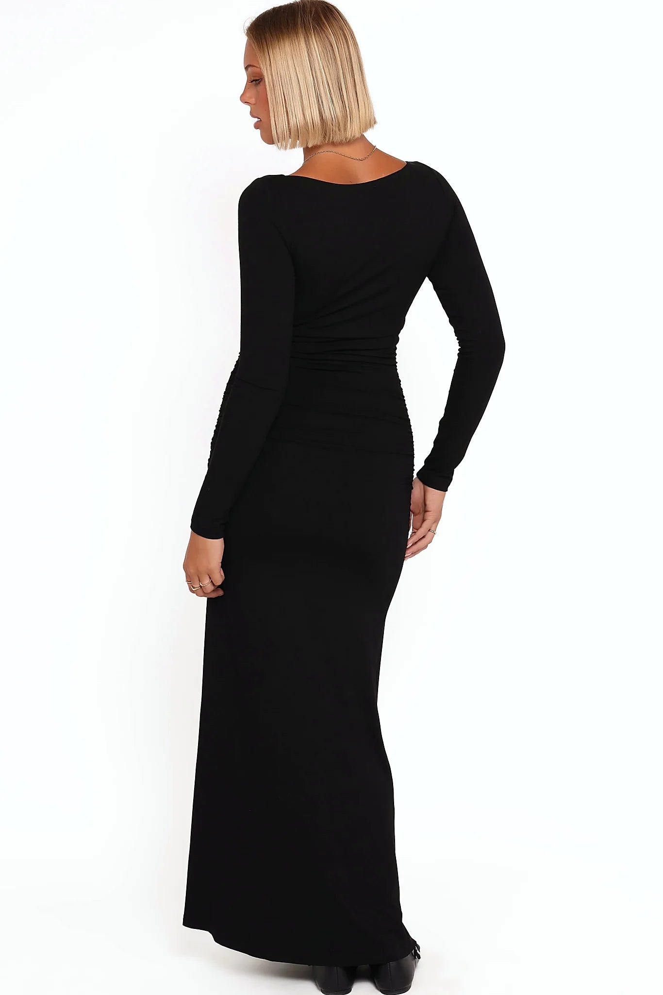 Long sleeves and full-length fit in black