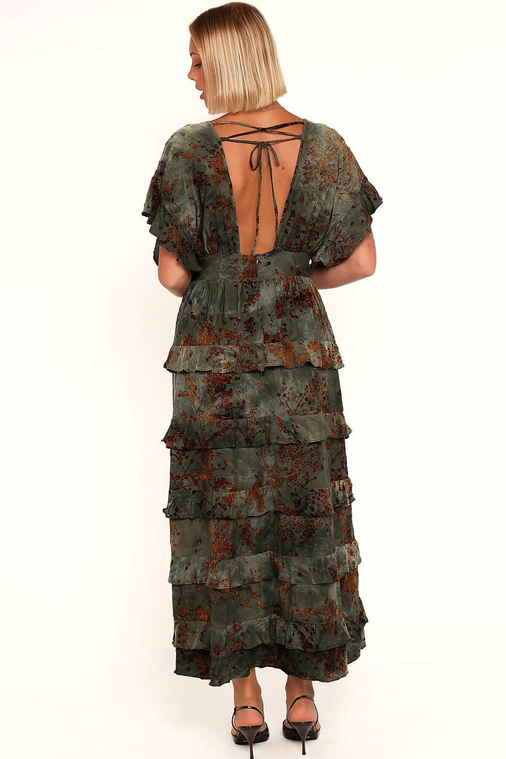 Crossover tie at the back of the velvet dress