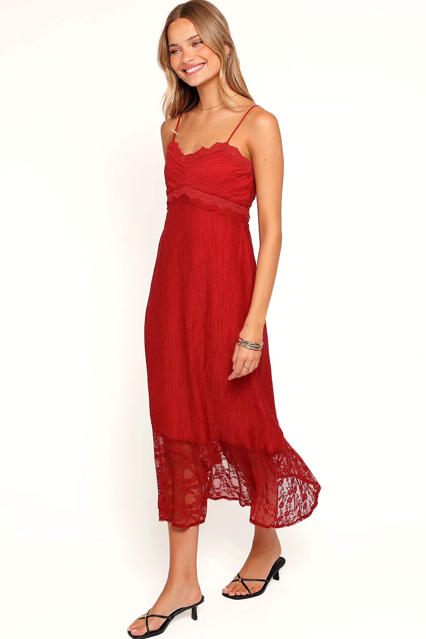 Thin adjustable straps on the red maxi